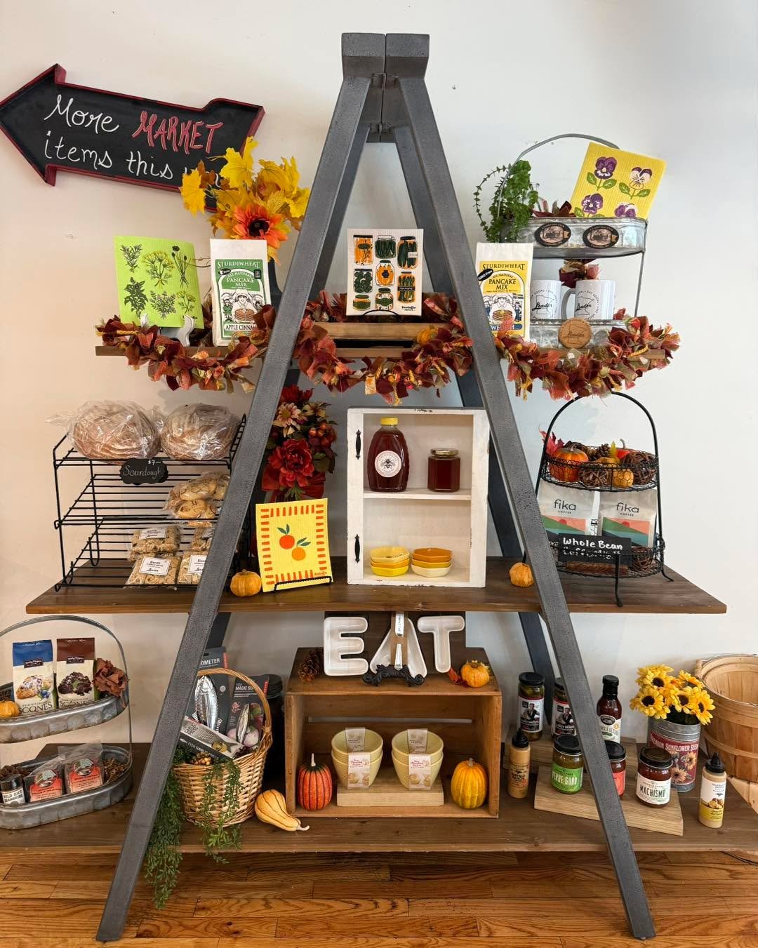 Little touches of 𝓕𝓐𝓛𝓛 all over 𝓛𝓮𝓪𝓭𝓮𝓻 🍁 🤎 

Hope everyone is enjoying Labor Day w/ rest &amp; relaxation ✨ 

&hellip;&hellip;&hellip;&hellip;&hellip;&hellip;&hellip;&hellip;&hellip;&hellip;&hellip;&hellip;&hellip;&hellip;&hellip;&hellip;