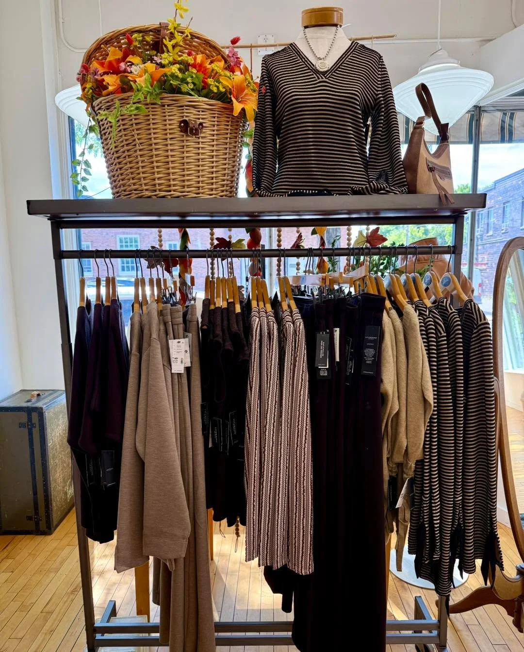 𝓝𝓮𝔀 𝓕𝓪𝓵𝓵 𝓹𝓲𝓮𝓬𝓮𝓼 to update your look 👀 

𝓛𝓲𝓿𝓮𝓻𝓹𝓸𝓸𝓵 offers quality, style &amp; function.  These beautiful items will last for seasons to come 🍁 

Retail + Restaurant ~
 OPEN til&rsquo; 2pm today ⏱️
&hellip;&hellip;&hellip;&hell