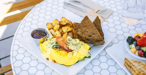 Larchmont Bungalow Cafe, café in Sunset Boulevard, Echo Park, photo 3 of 4