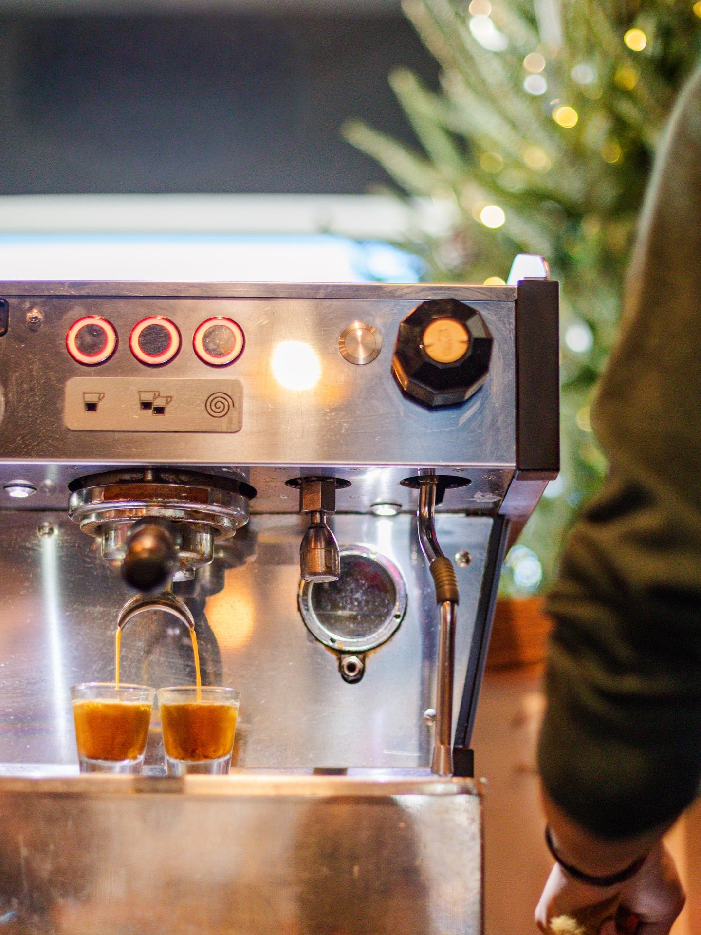 HOIDAY HOURS | We are open regular hours all week except Christmas Eve hours are 8am - 2pm and closed Christmas Day. See you in the shop!