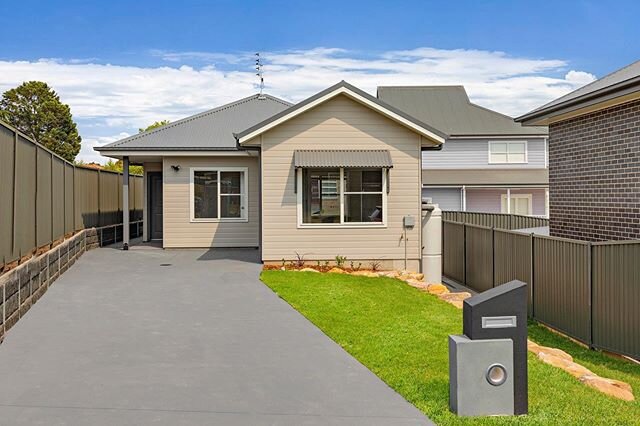 Building a granny flat is a fantastic way to not only add value to your property, but any easy way to receive an extra income! 💰 Contact us for a FREE Quote today and discuss all things granny flats 🏡 🔨 #adrconstructionco #builder #grannyflatdesig