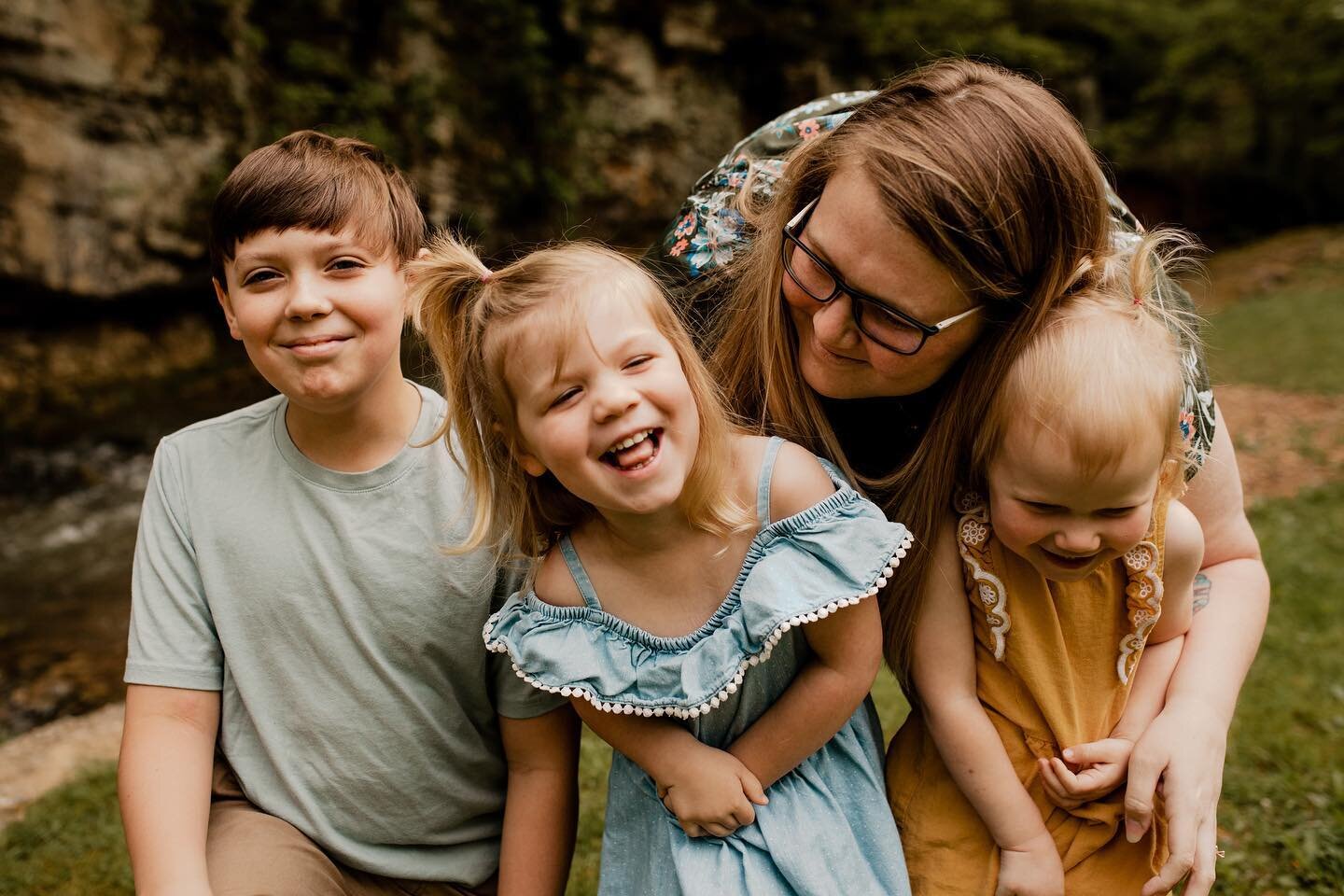 Motherhood Sessions are the BEST gift for Mother&rsquo;s Day! Book yours today! Or enter into my amazing Motherhood Giveaway on my previous post! Giveaway ends on May 5 and winner will be announced that evening! ✨