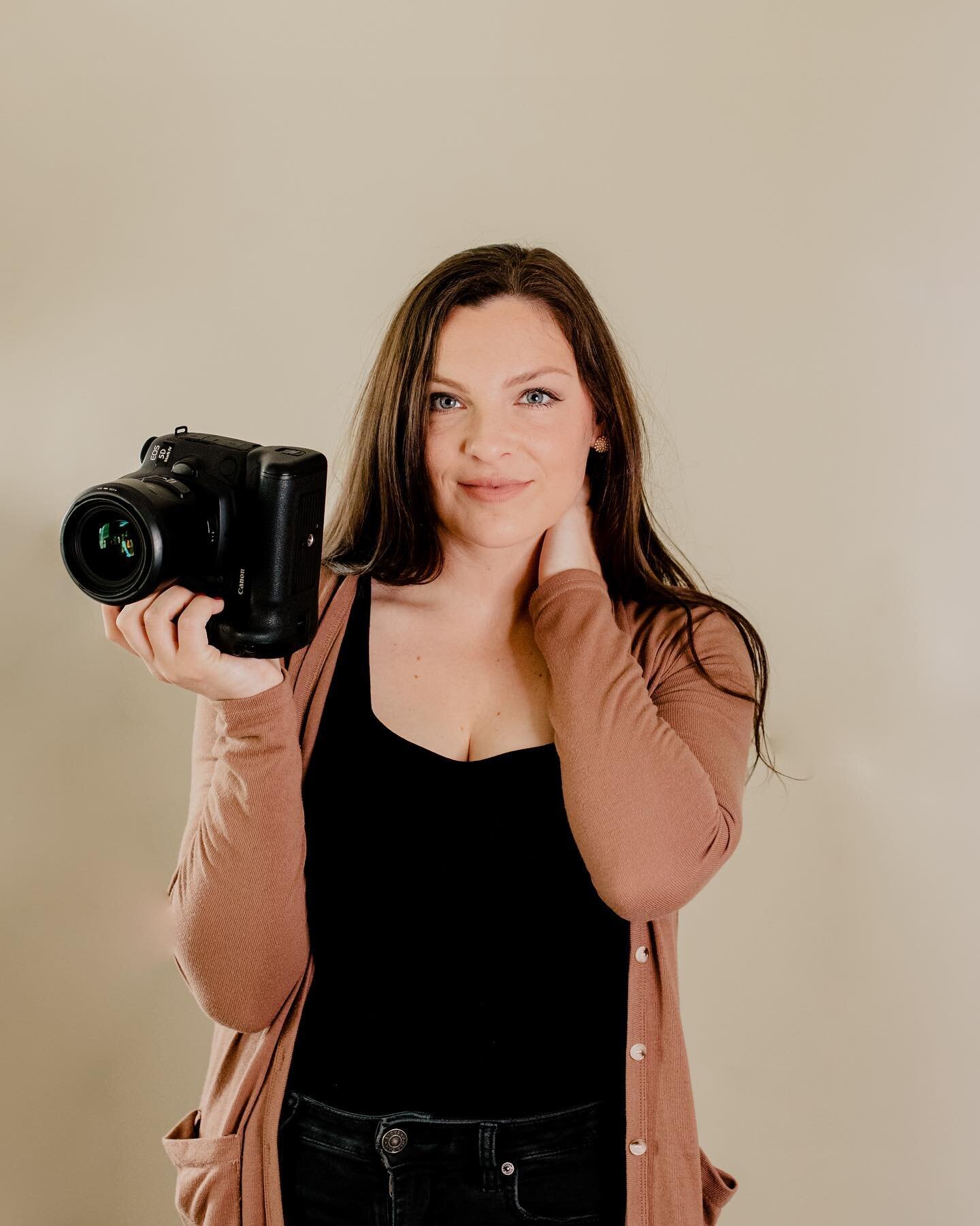 Hi! I&rsquo;m Destiny, the Wanderer Behind the Lens 📷 

I have had some new Followers on here recently, so I thought I take some time to introduce myself.

I am a believer of King Jesus! As a Photographer, I strive to serve and love you with the lov