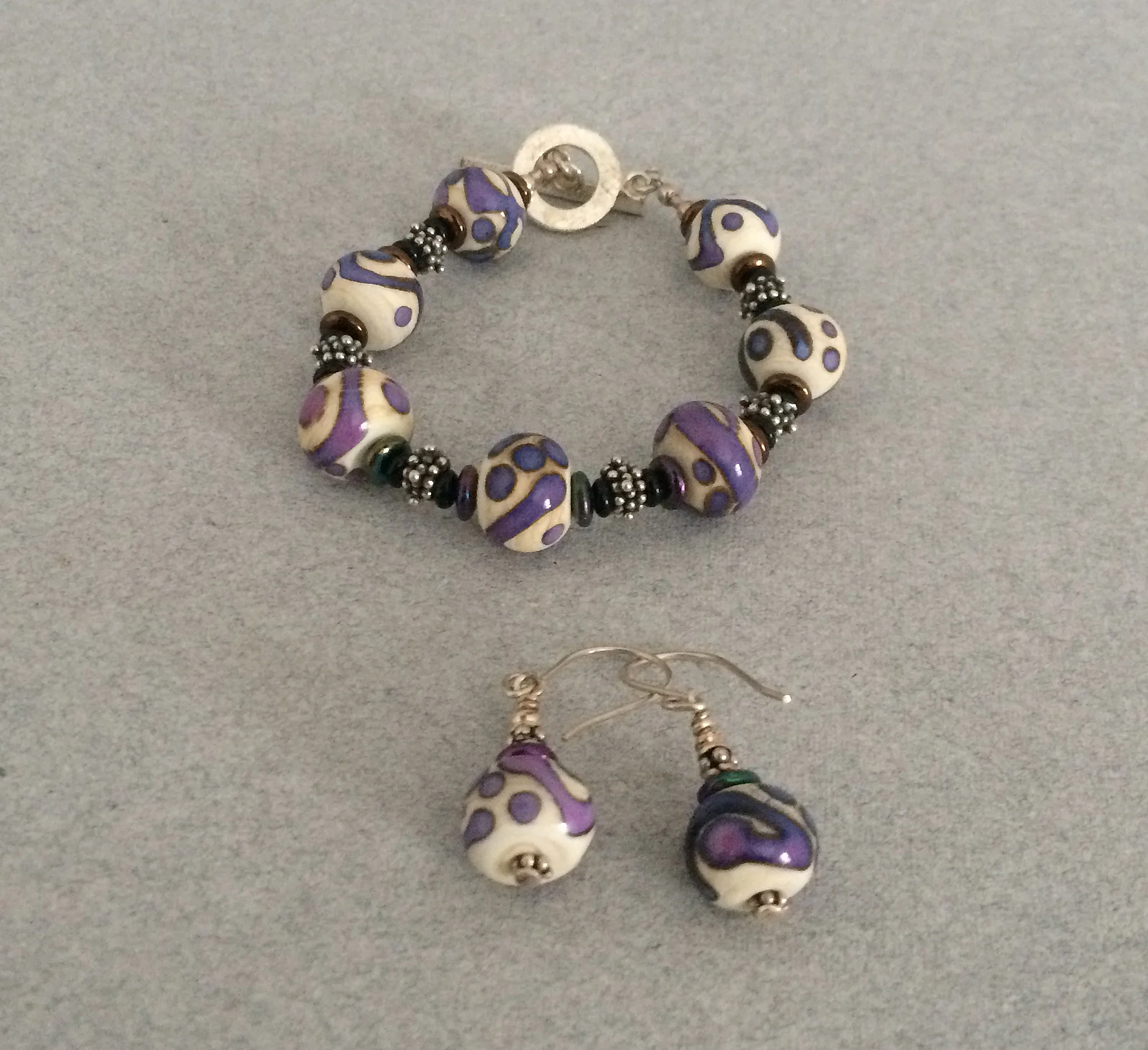 D Lynne Bowland Bracelet &amp; Earrings Purple and Off White 