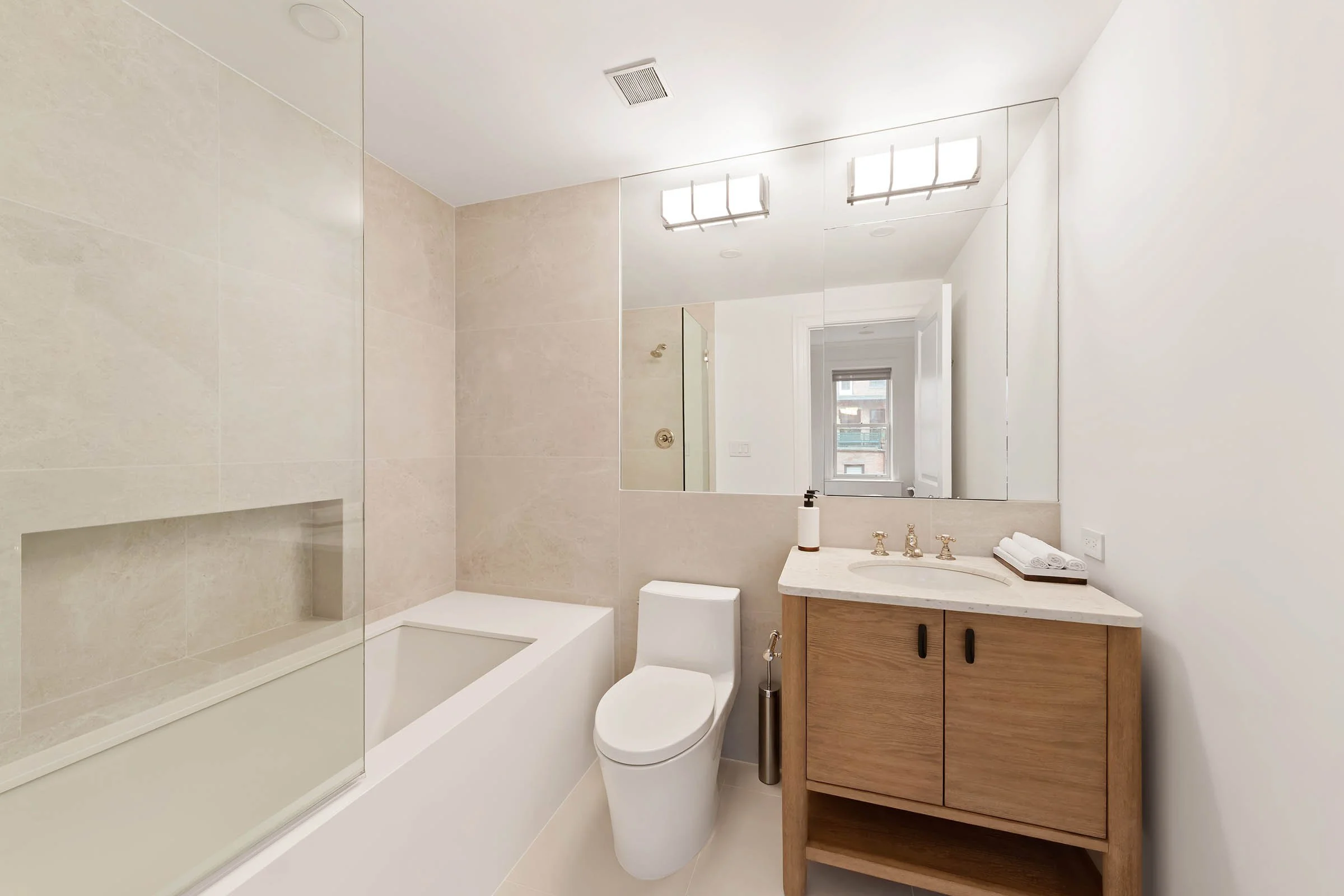 8956     BA2 -Web.jpg