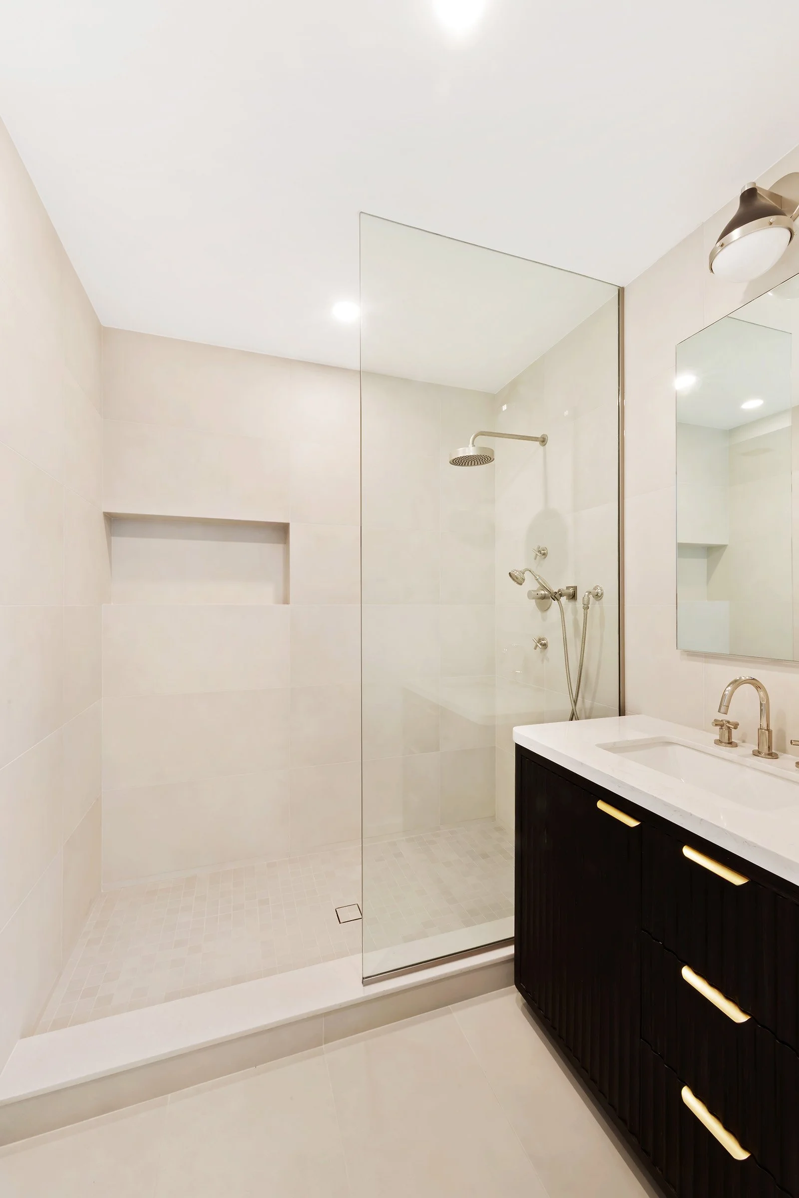 8883     BA1 -Web.jpg