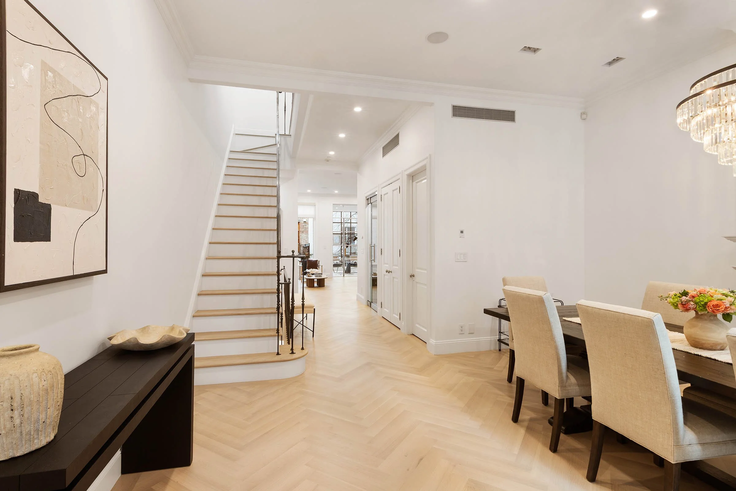 9125     FOYER -Web.jpg