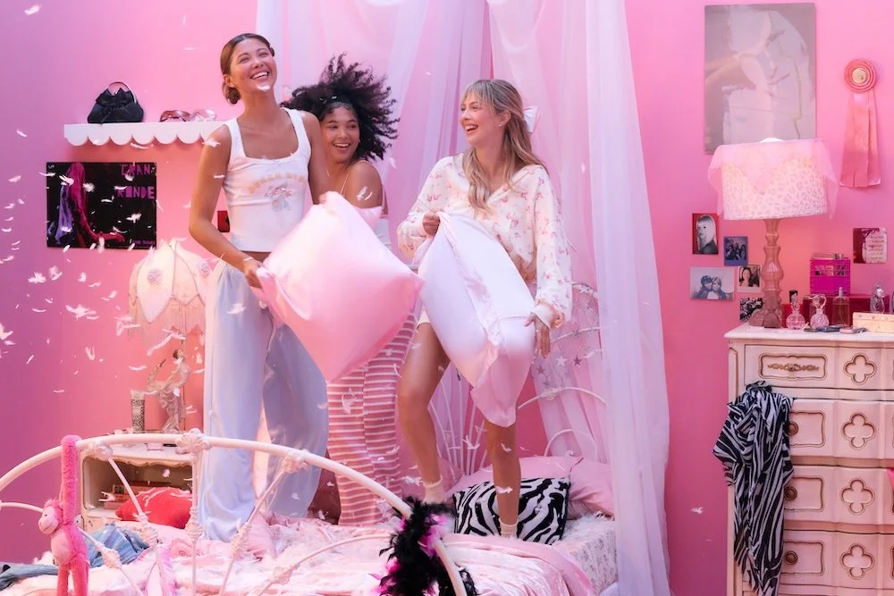 PILLOW-FIGHT_37075.jpg
