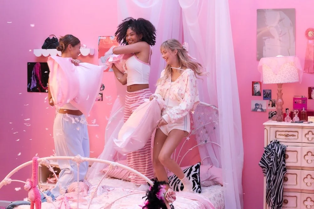 PILLOW-FIGHT_37077.jpg