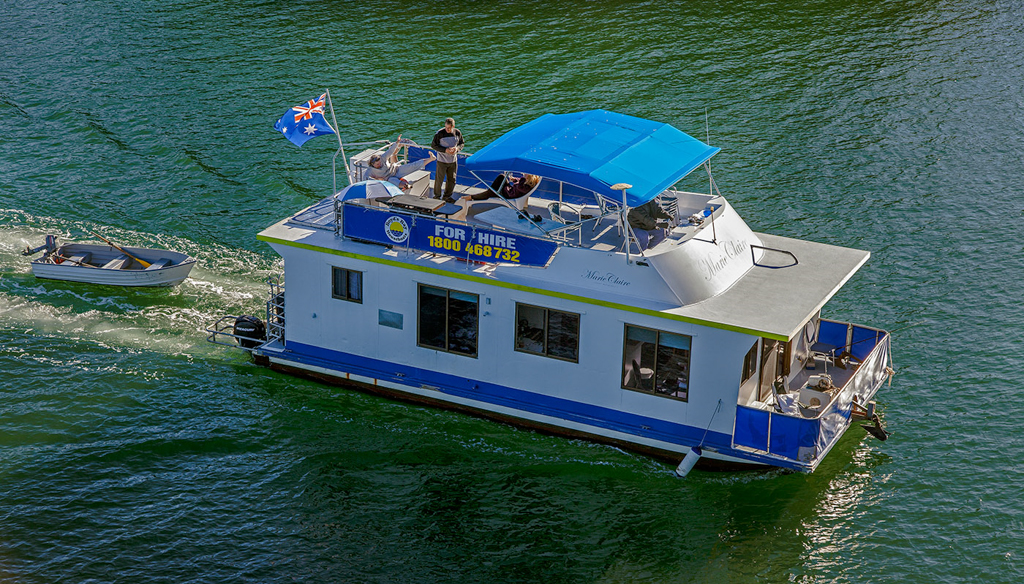 Rent a boat on the Tweed River