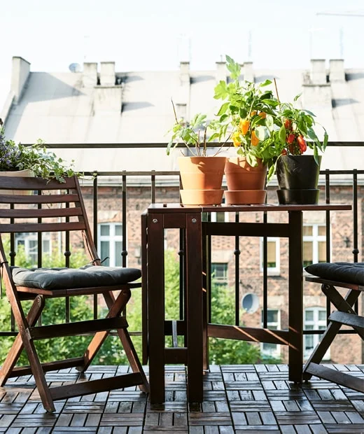 use-foldable-furniture-to-save-space-on-a-small-balcony__201941_idip10a_04_PH160212.jpg