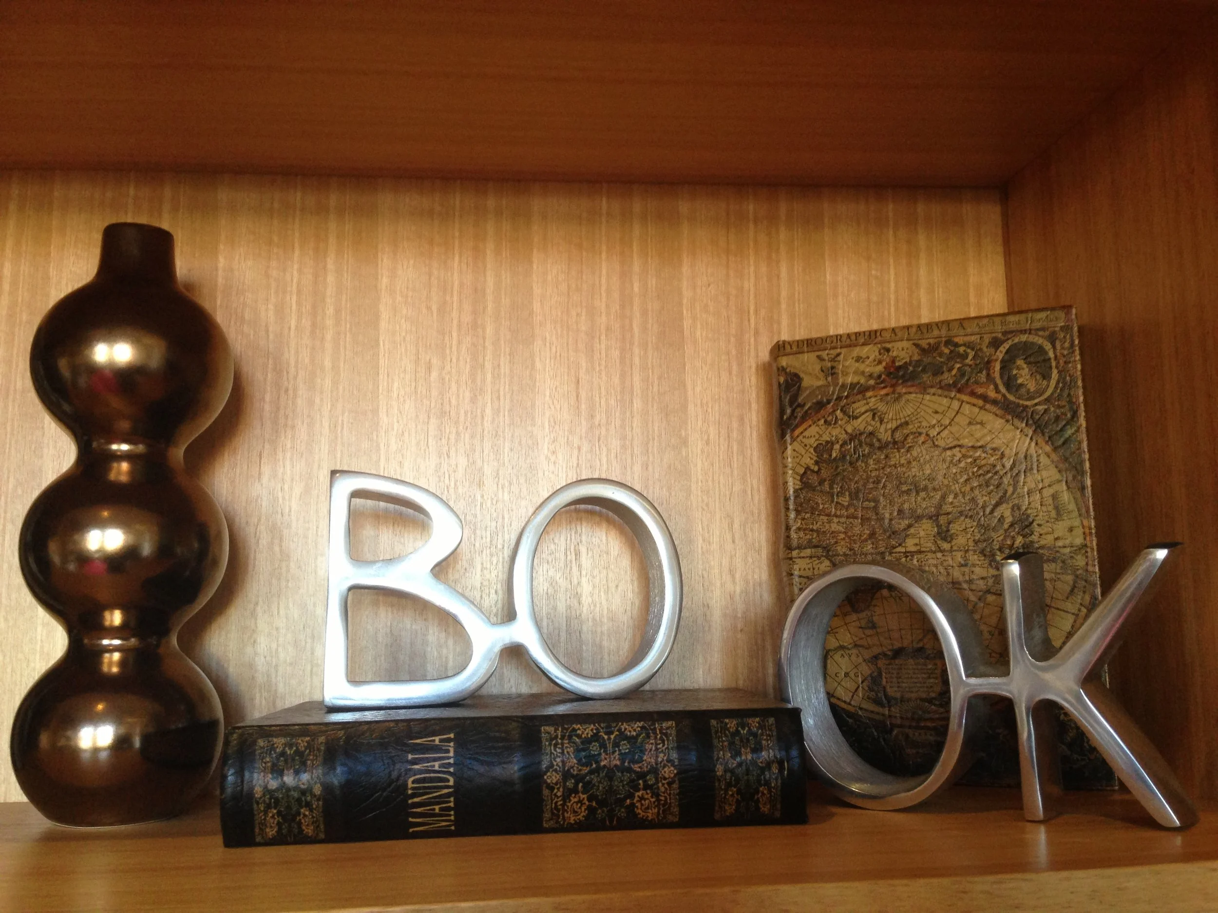 Shelfies &amp; Comfy Corners