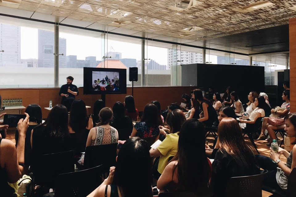 Giving workshop on 'Applying Design Thinking' at the Young Women's Leadership Connection