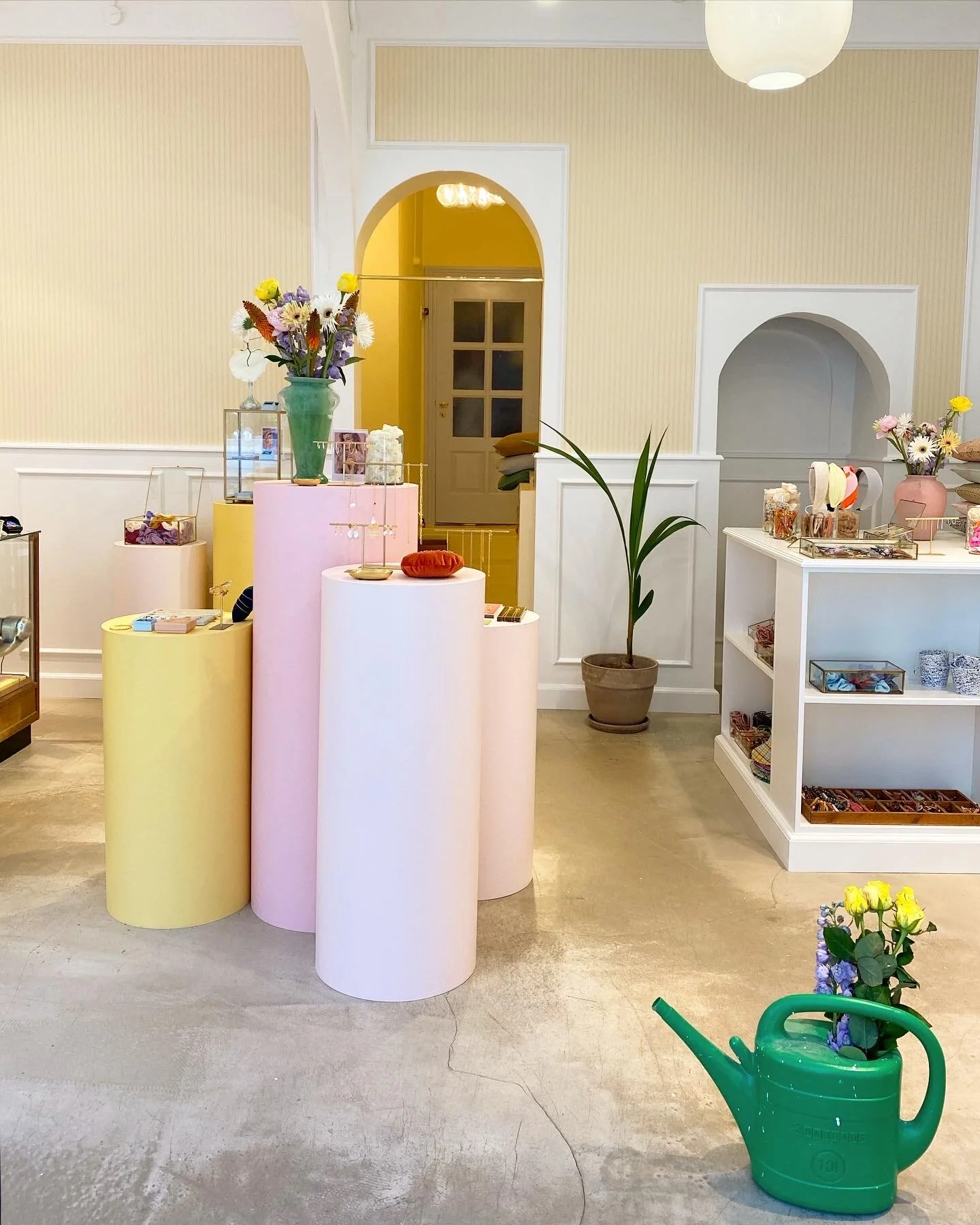 Make-over af konceptbutik: før-og efterbilleder