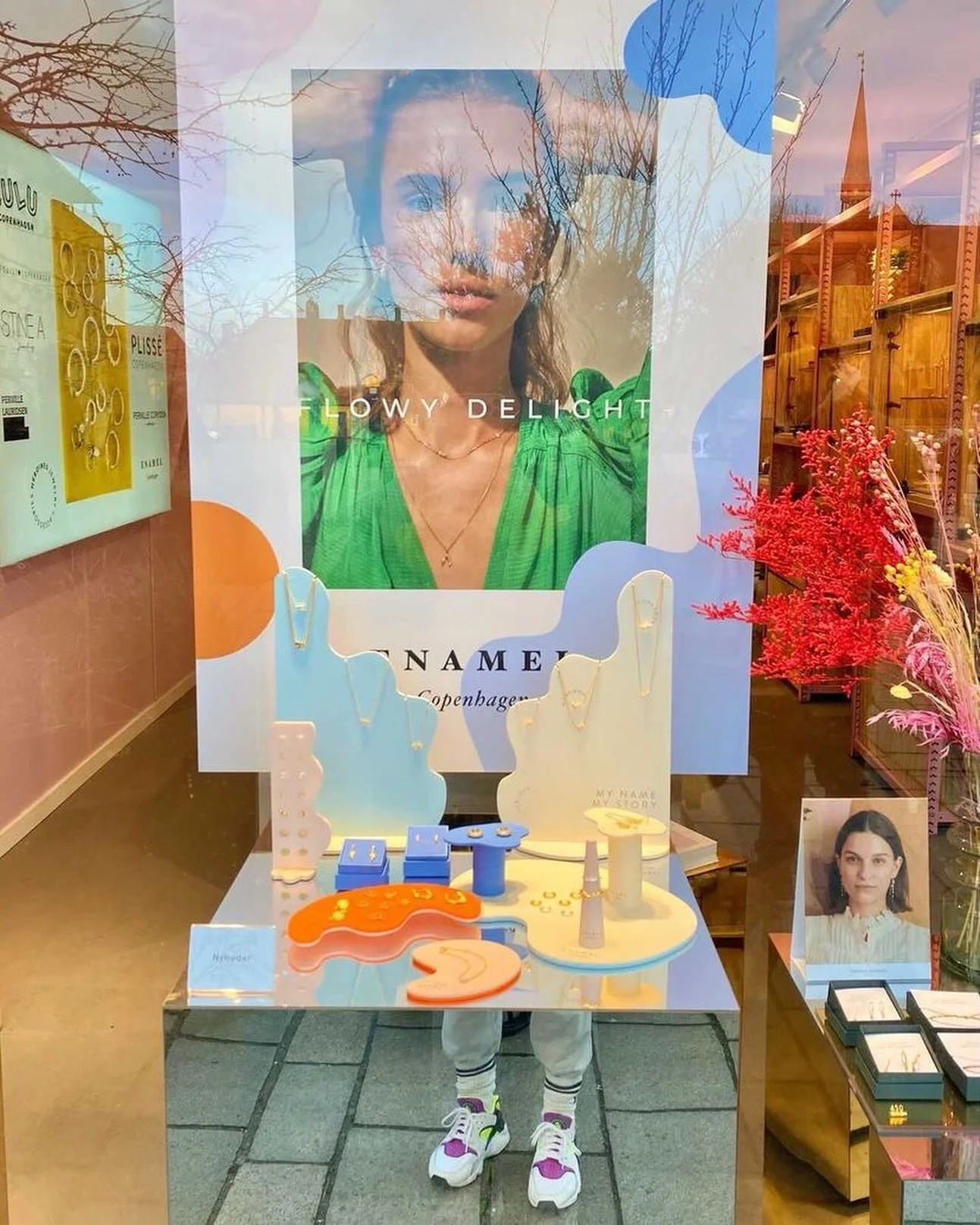 Almeja Space designer display for stort smykkebrand