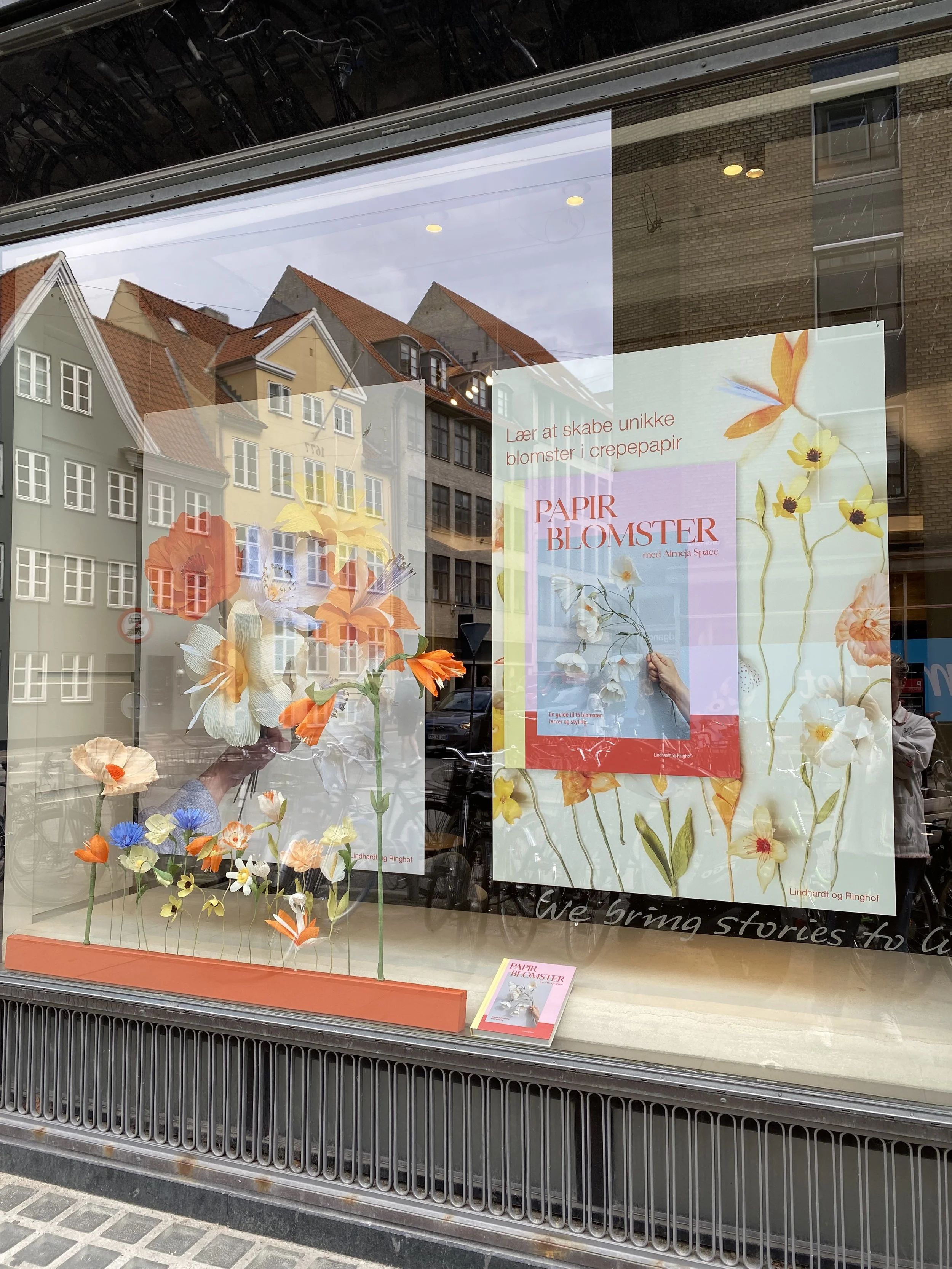 NYT OPLAG AF VORES BOG: PAPIRBLOMSTER MED ALMEJA SPACE