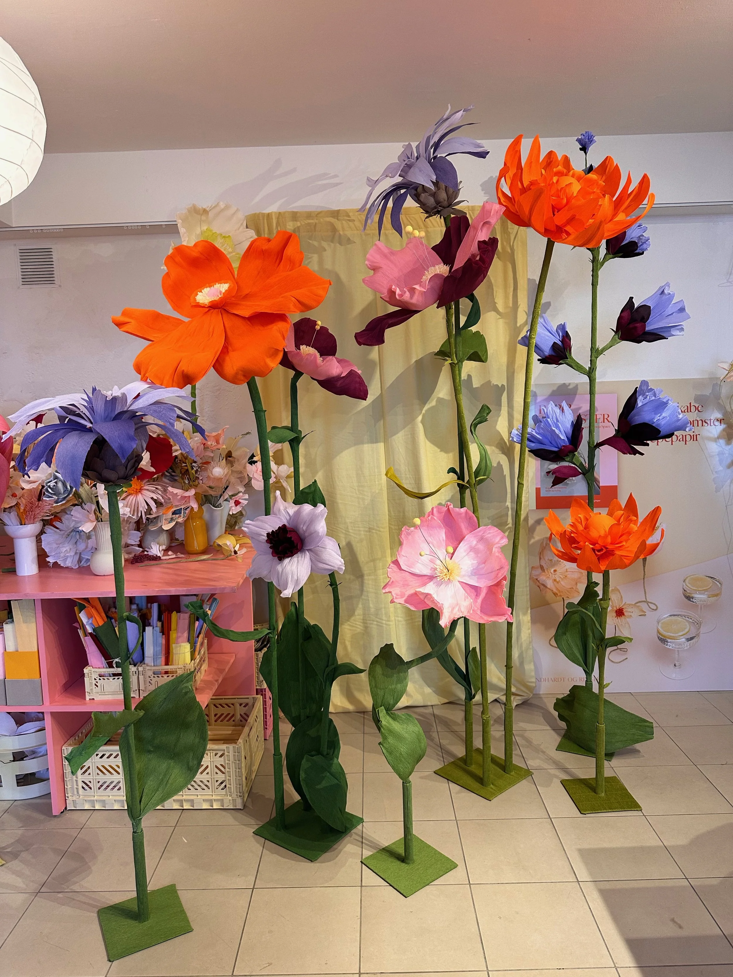 BLOMSTERENG AF KÆMPE PAPIRBLOMSTER TIL TAX FREE I CPH AIRPORT 🌷