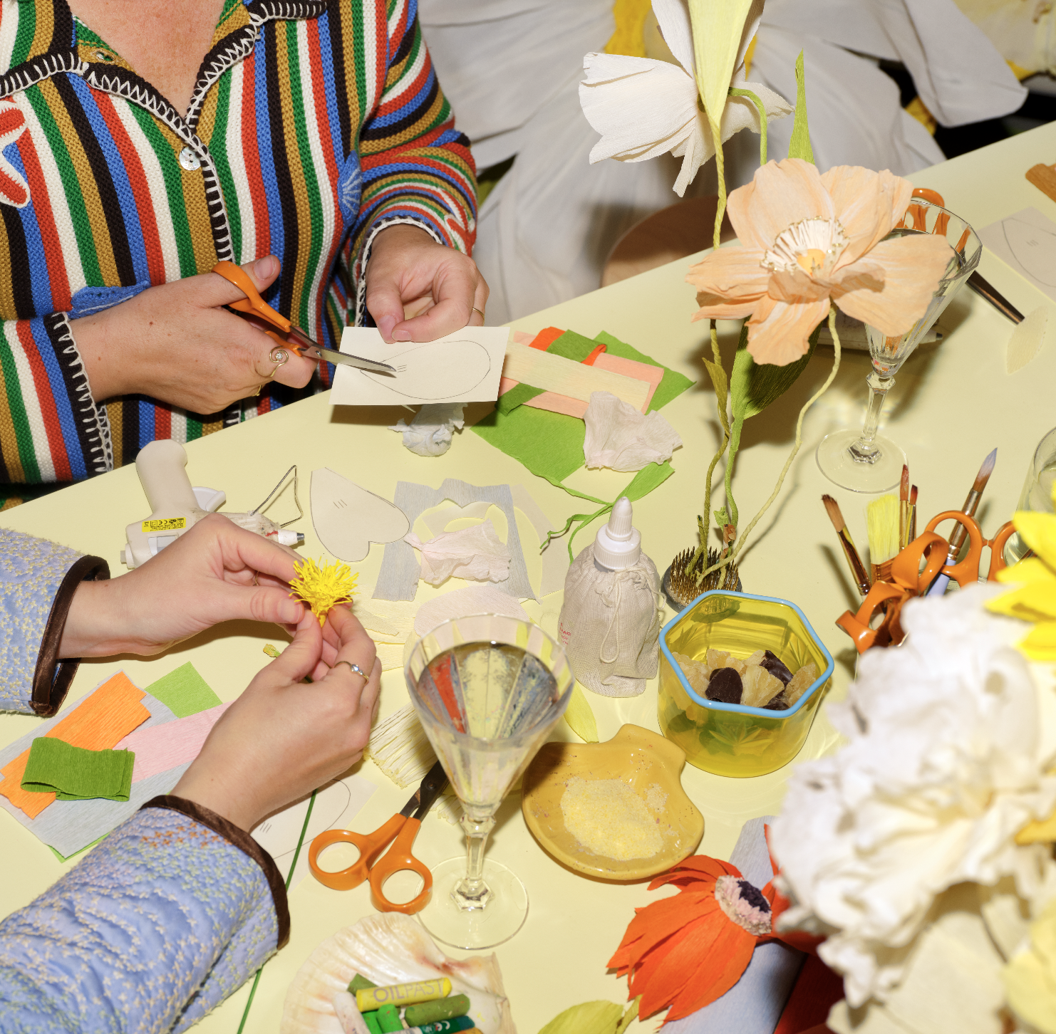 SÆRPRIS: 3/11  kl. 16.30-19.00 PAPIRBLOMSTER & BOBLER WORKSHOP