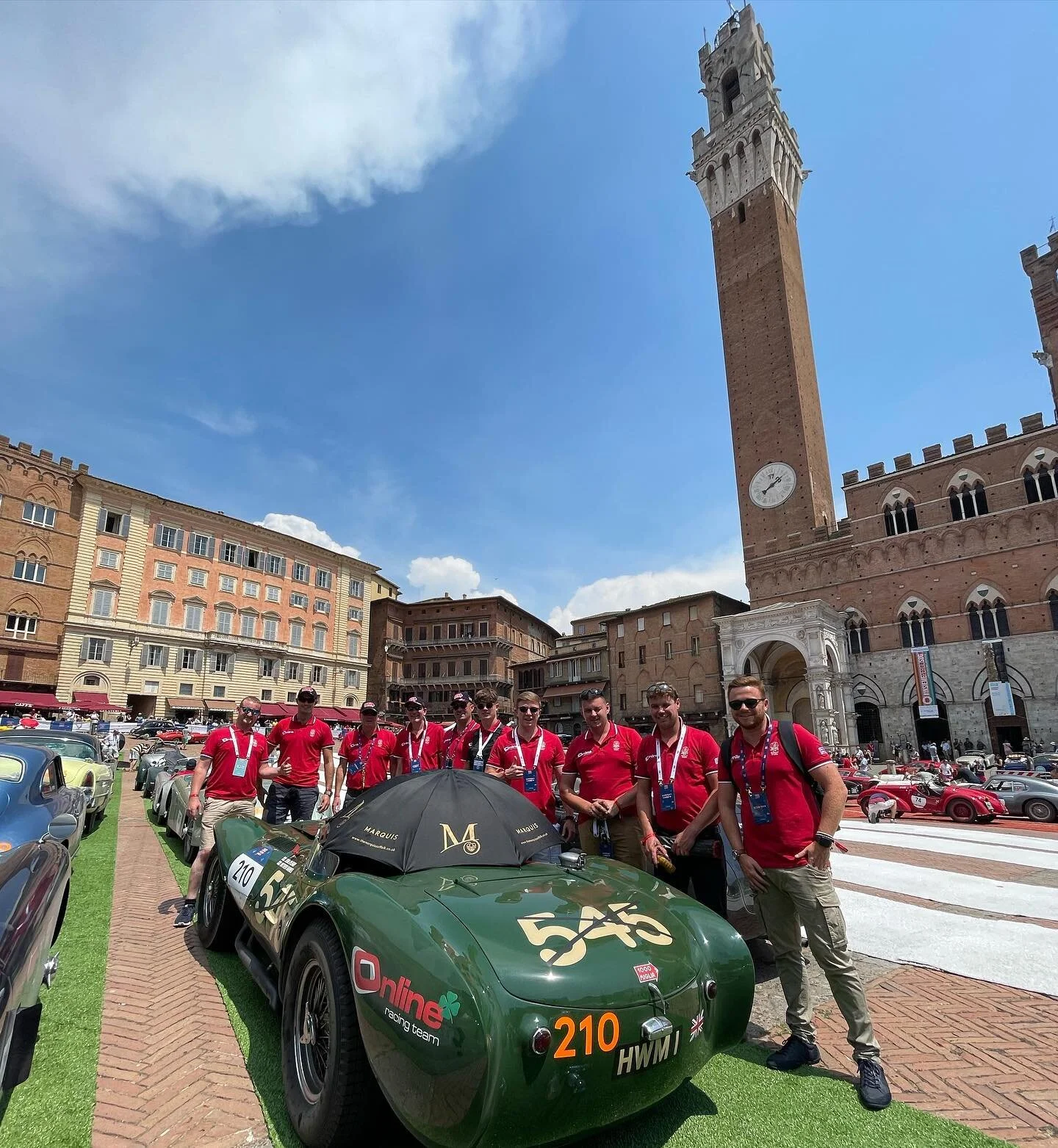 Online Racing team in Siena ☀️🔥

#siena #hot #jaguar
