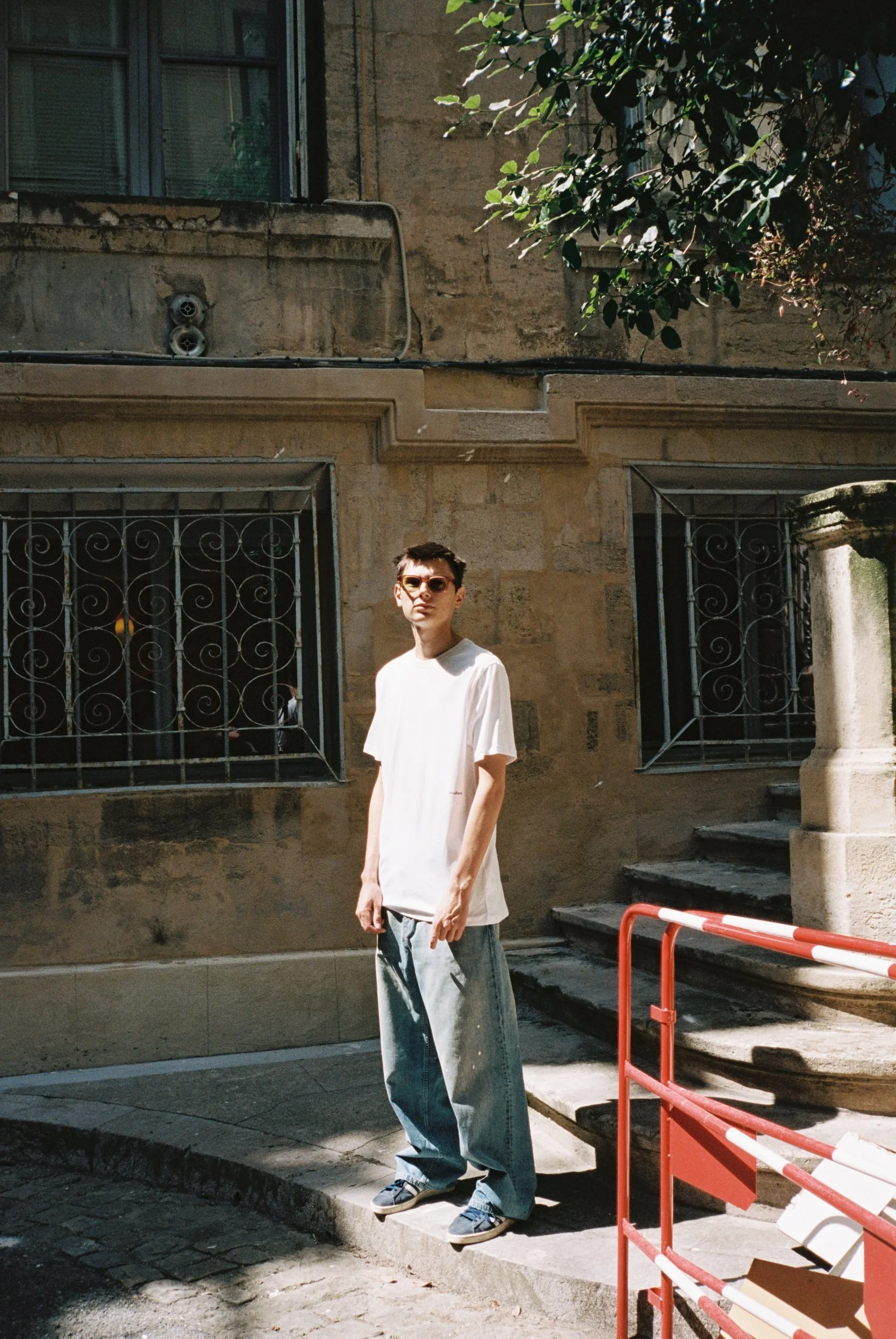 AM003307-R1-26-27.jpg