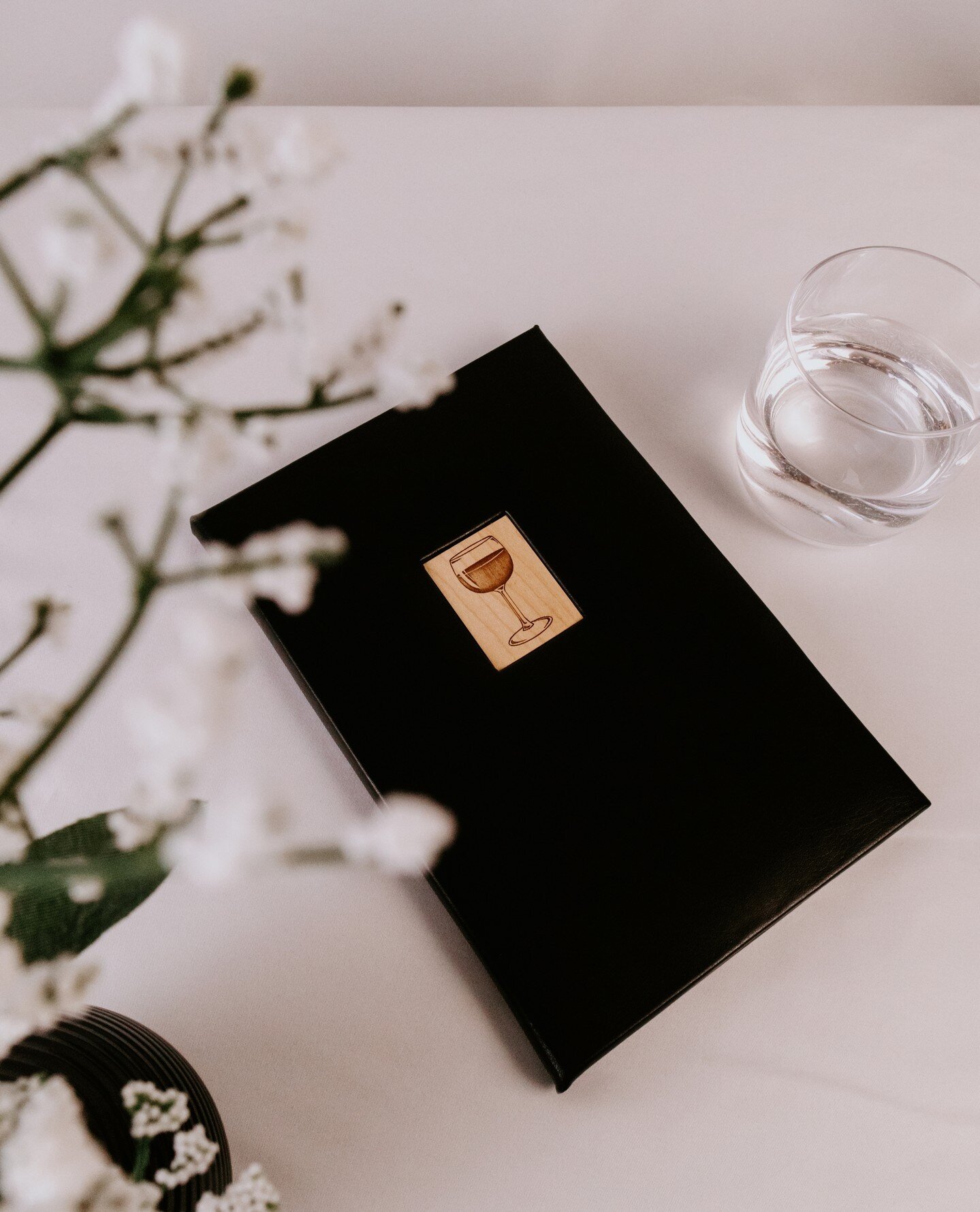 Welcome your customers to a memorable dining experience with a sophisticated selection of drinks from your beverage menu. We use luxurious Black Tamarac material to create two-view menus that feature an authentic maple wood inlay engraved with either