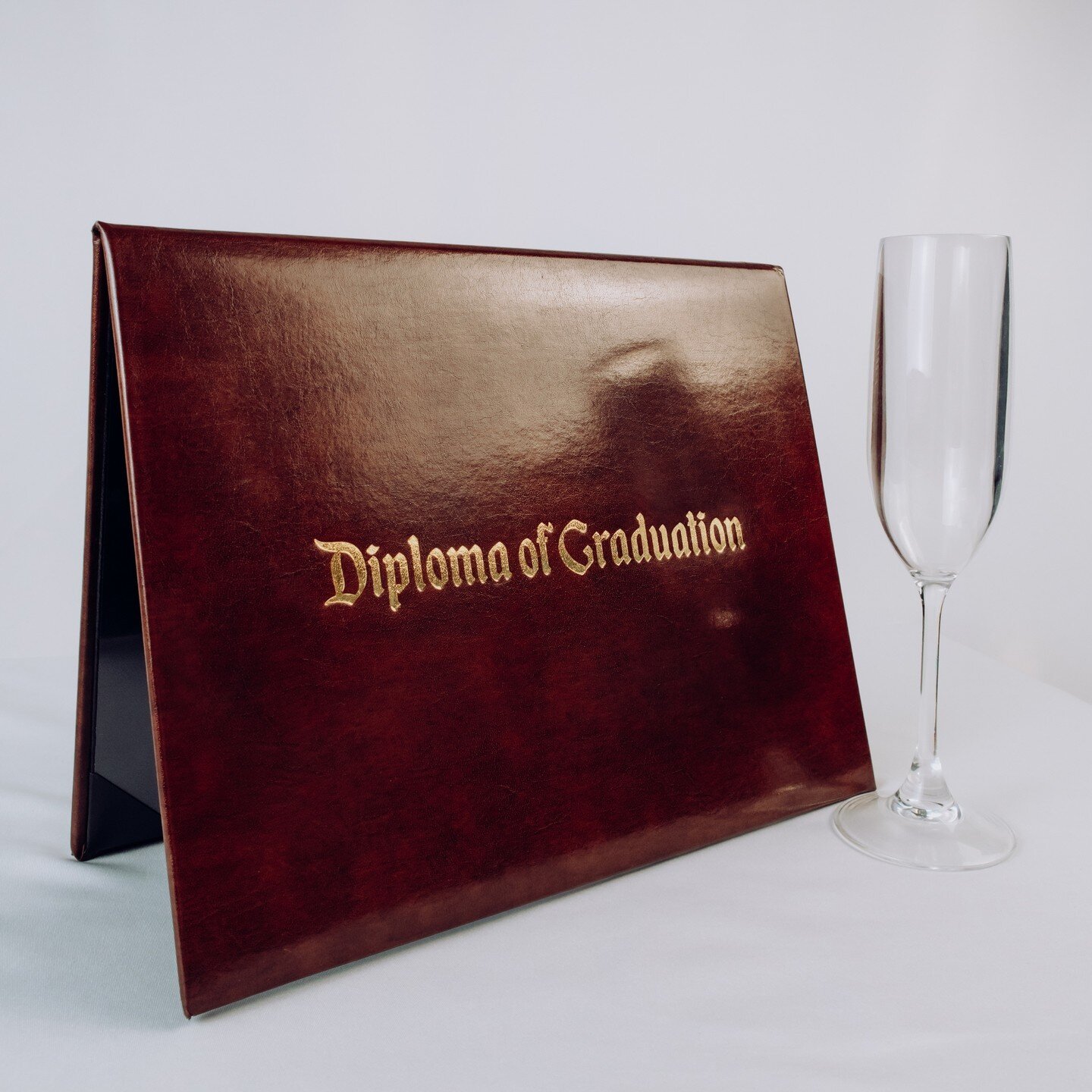 After all the hard work you've put in, it's time to show off by getting a cover that reflects your accomplishments and achievements with finesse. Our handcrafted leather diploma covers provide a timeless and classy way to showcase your hard-earned gr