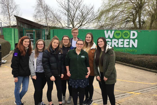 Northampton Women’s Lacrosse Club Visit Wood Green Animal Shelter