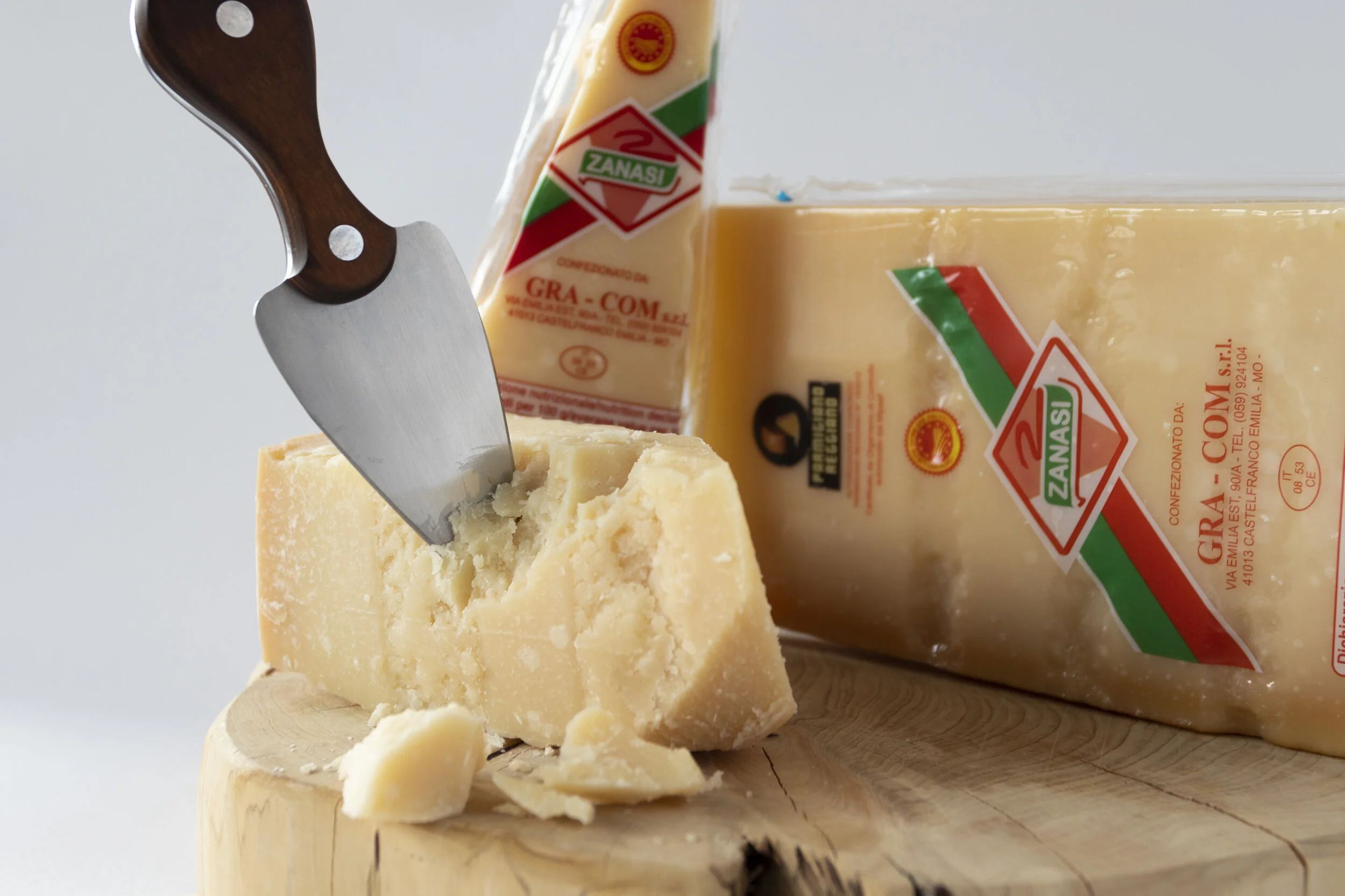 tagli di  formaggio consorzio parmigiano reggiano zanasi gra-com
