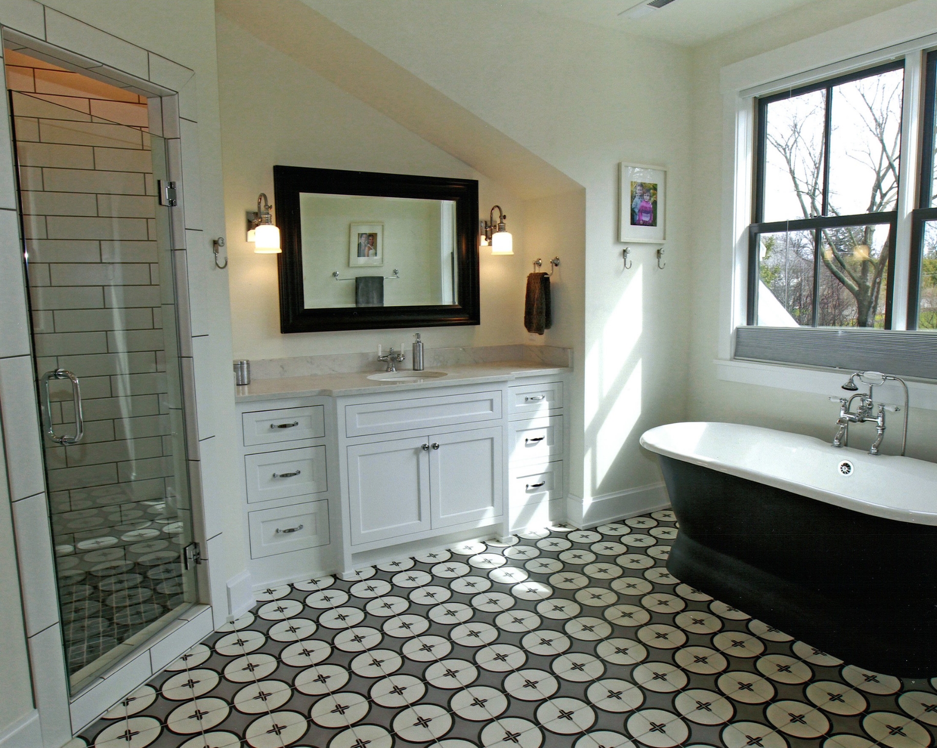 ElmGroveFarmHouseBath.jpg