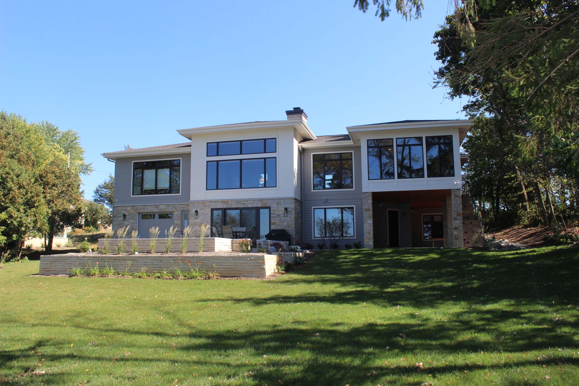 RMH_Golden_Lake_Contemporary_Ext.jpg