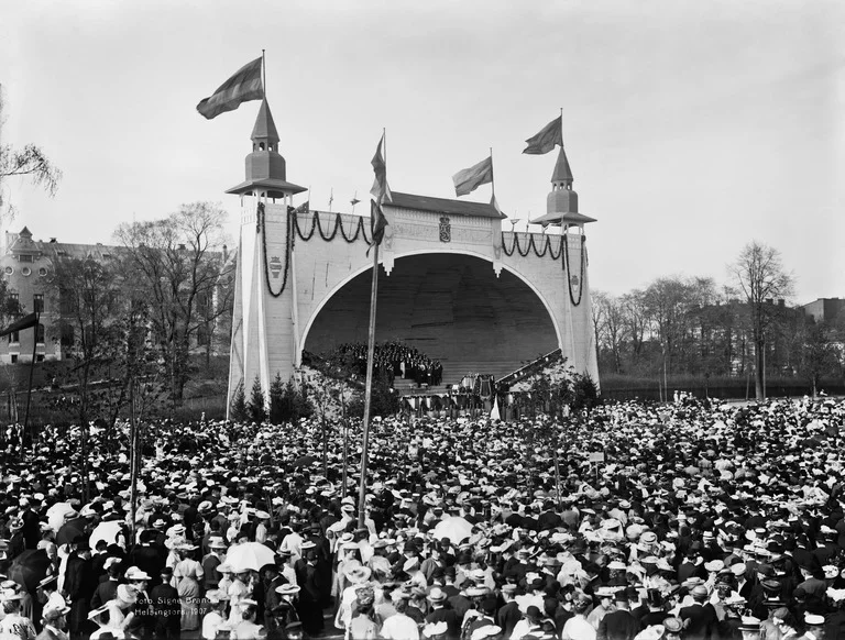 Laulujuhlat Kaisaniemen urheilukentällä 6.–9.6.1907. Kuva. Signe Brander: Lähde: Helsingin kaupunginmuseo.