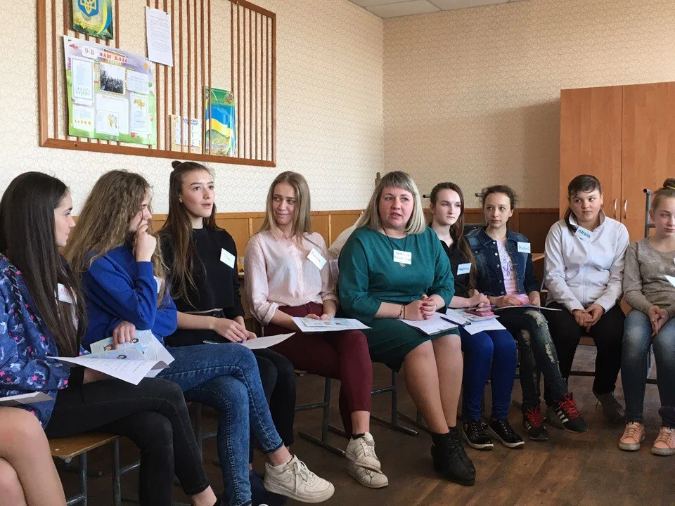 2016 - 22875 Ukraine girls in circle.jpg
