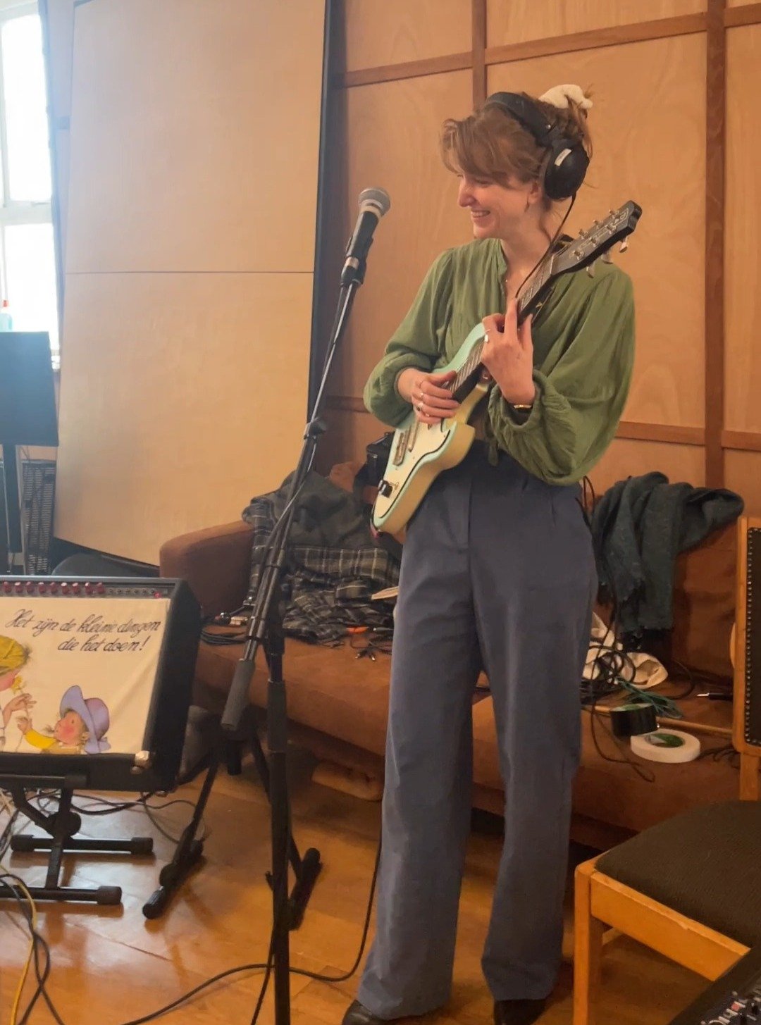 Afgelopen week zijn de repetities begonnen van nieuwe liedjes ☀

Hier wat sneak previews 🌩

Dit voorjaar spelen we een paar shows om de liedjes live ook uit te proberen. 
24 mei in @gigantapeldoorn en 4 juni in @stathe_utrecht ☀

16 april doe ik voo