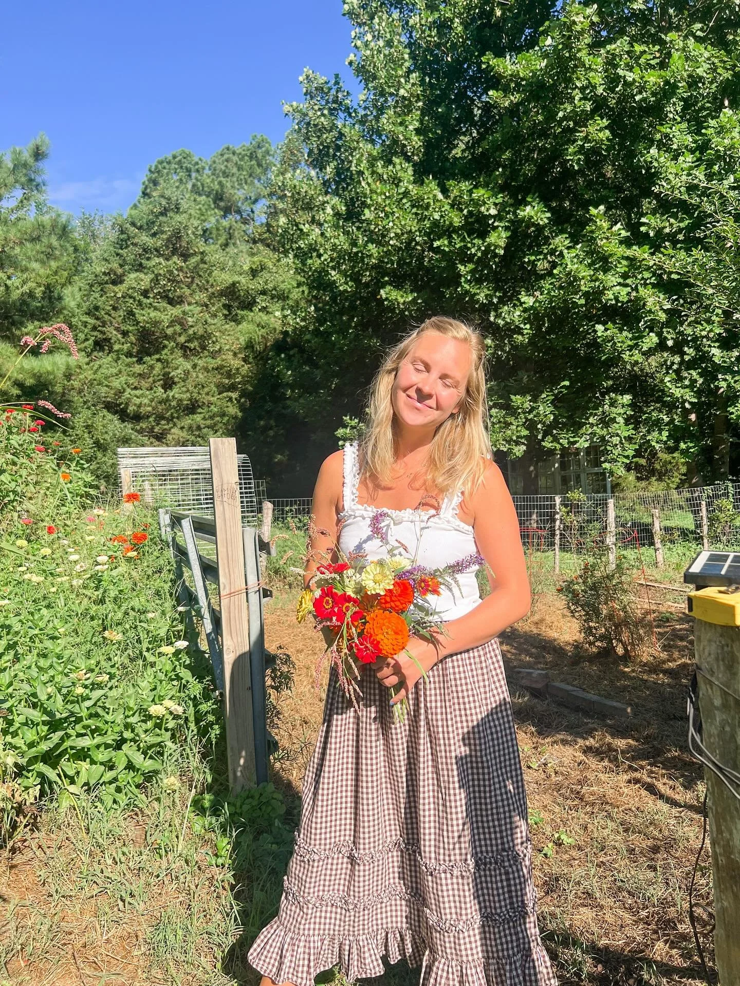 Hank&rsquo;s pov picking flowers with mama🌸