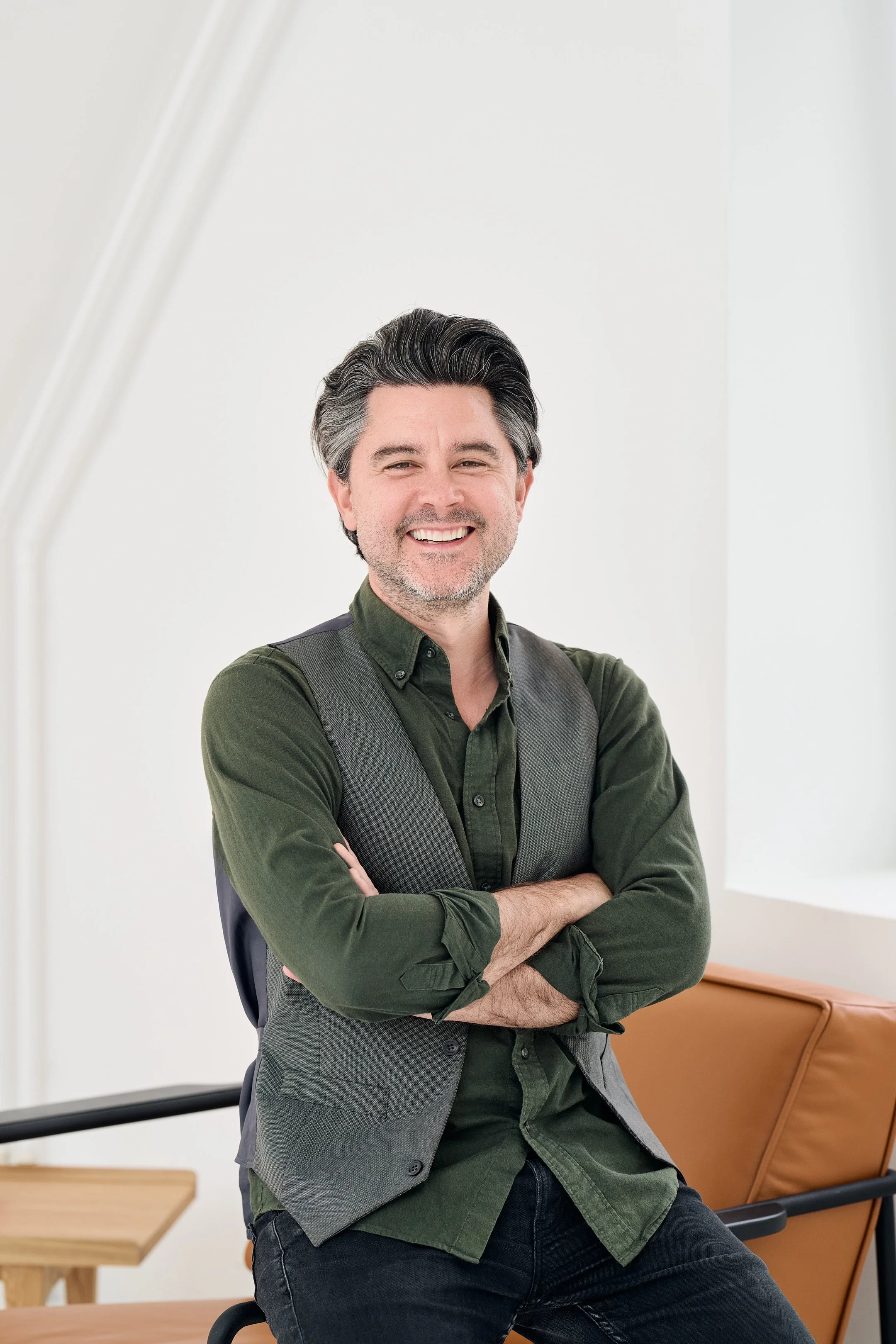 Portrait of Aaron Windfield at Studio Glasdach.