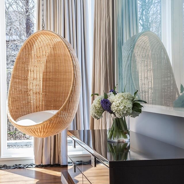 Still available! Spectacular summer rental in Sag Harbor. August-LD 
101 Stoney Hill 📲contact for details .
.
.
.
.
#hamptonsrealestate #sagharbor #summer #rental #modern #luxury #home #douglaselliman #prime #art #architecture #milliondollarlisting 