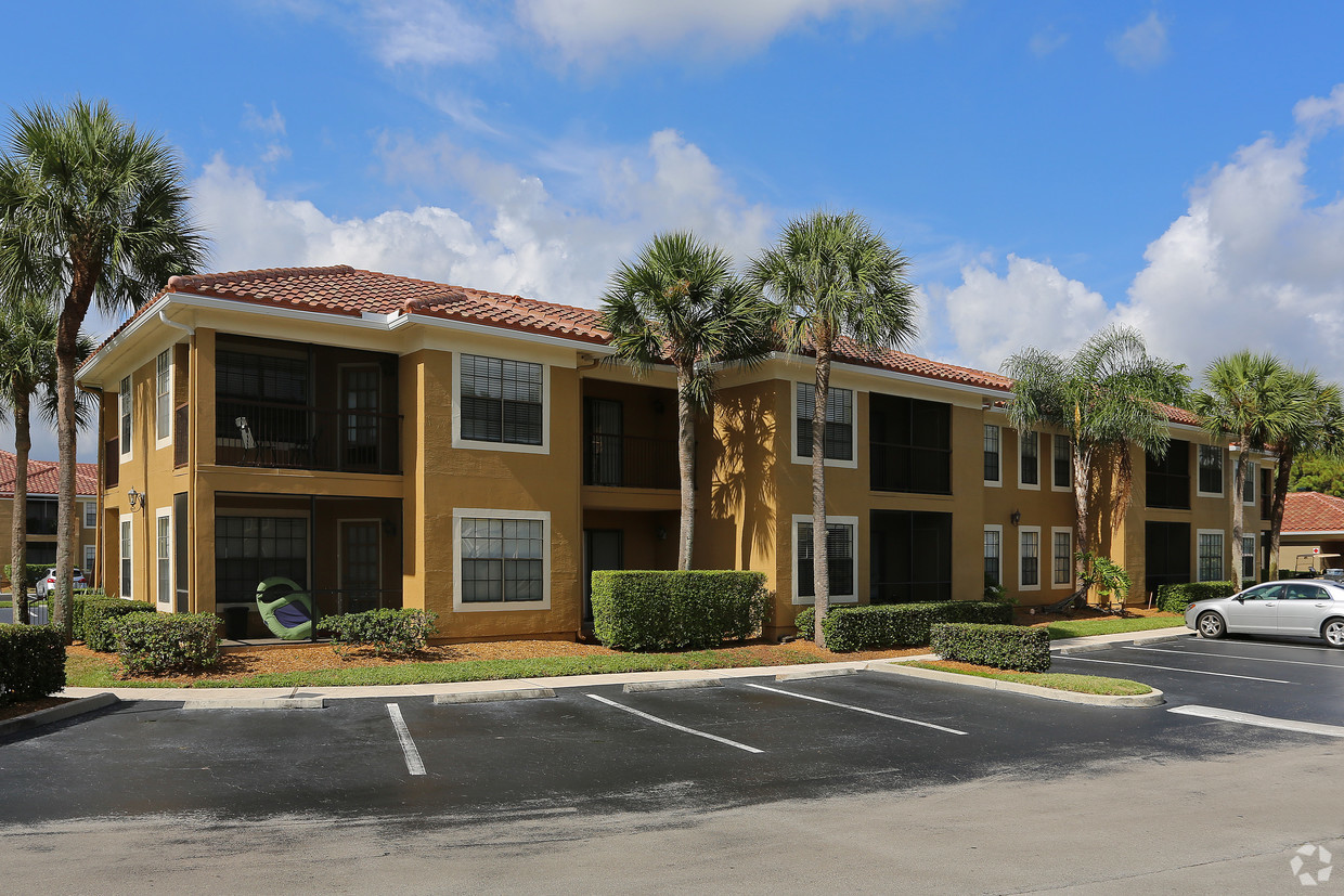 Mizner Court building