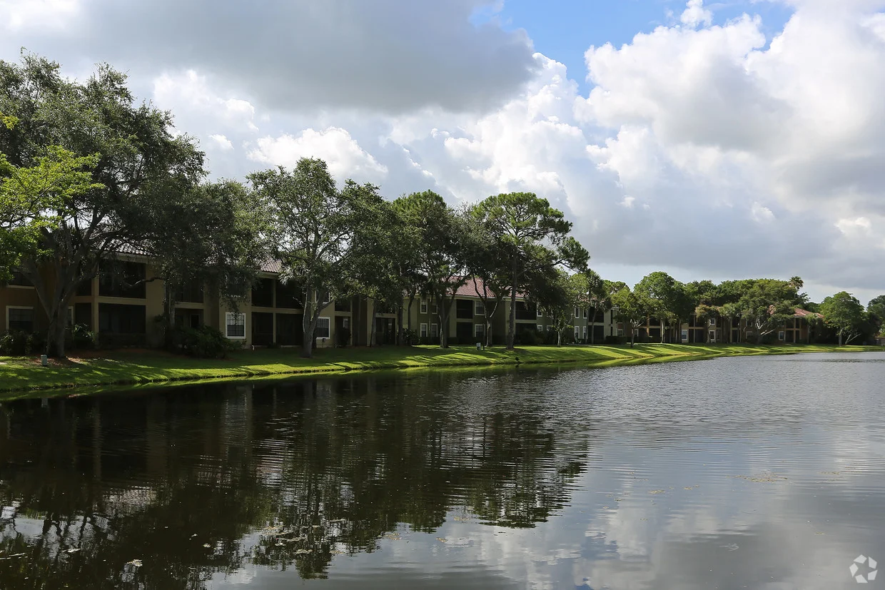 mizner-court-at-broken-sound-boca-raton-fl-community(4).jpg