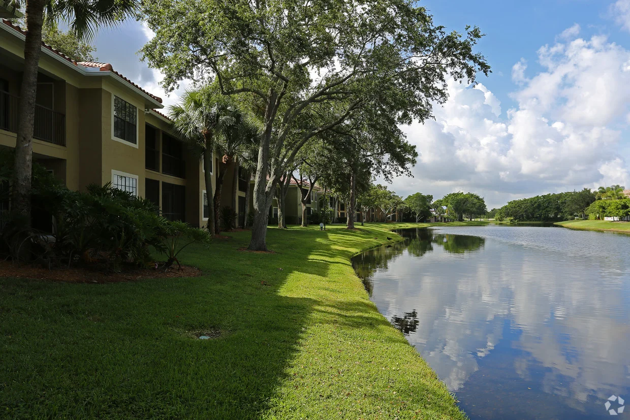 mizner-court-at-broken-sound-boca-raton-fl-community(10).jpg