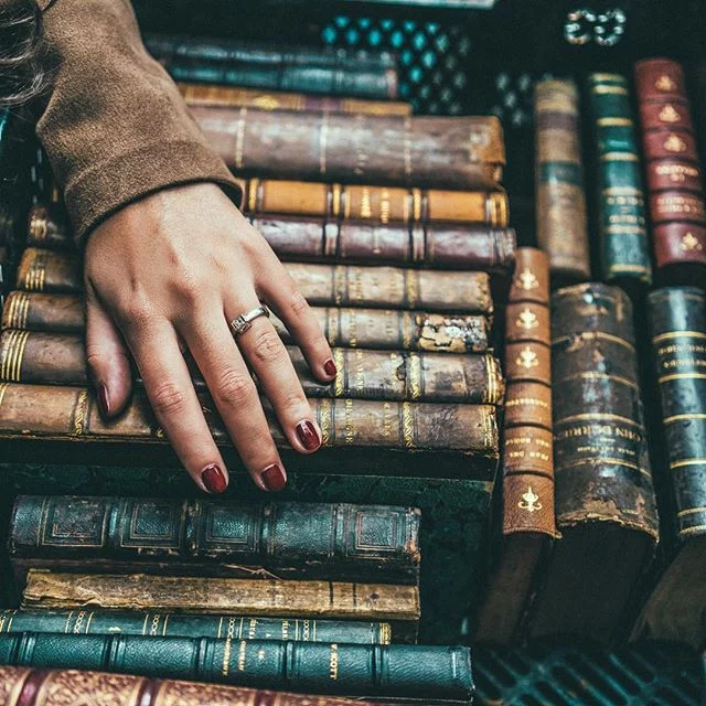 New blog about writing my latest book, The Ring Reader (link in bio). Hoping to have it out by the end of the month. Stay tuned!
Xo