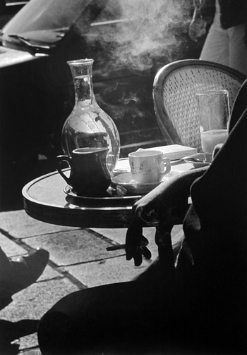 table with coffee parisian wicker chairs