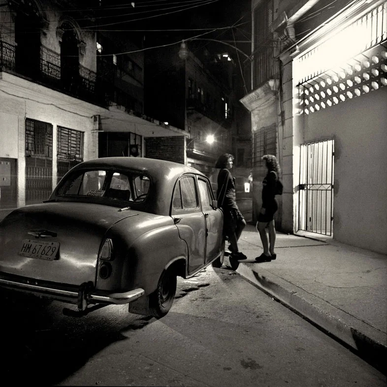night 50s car couple