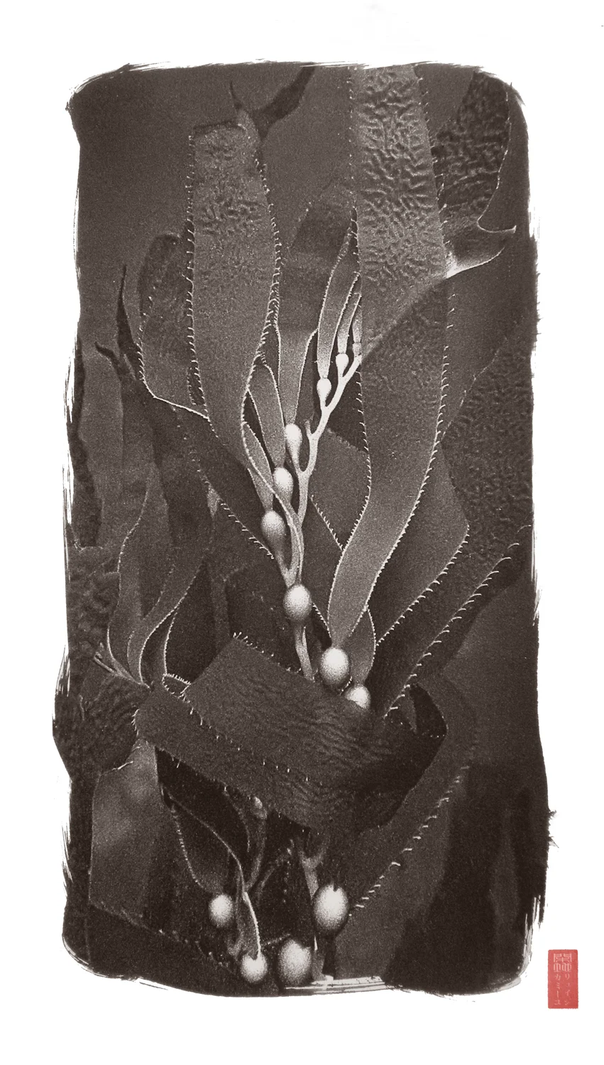 detail wrapping kelp ribbons and string of bulbs