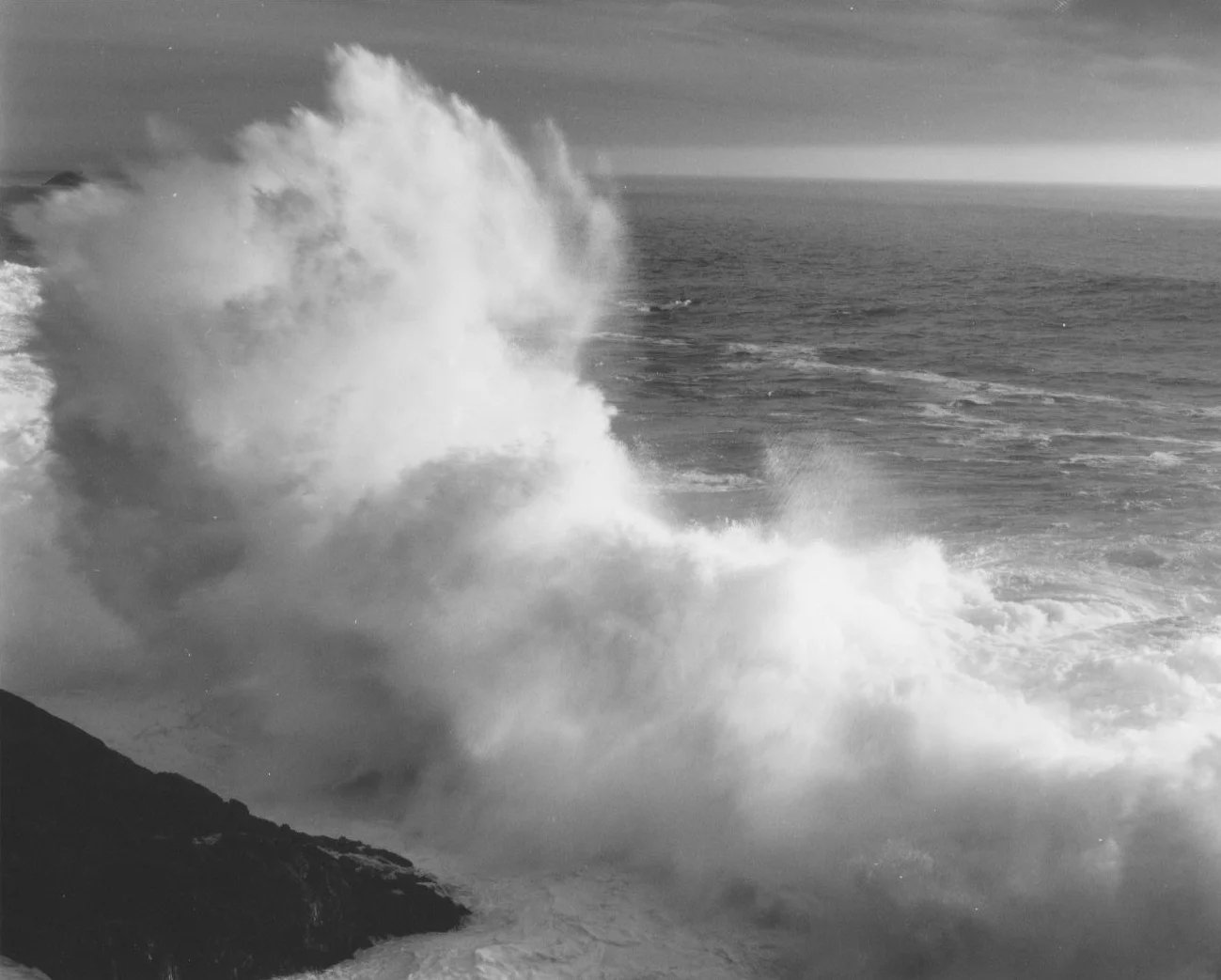 shore big wave crashing