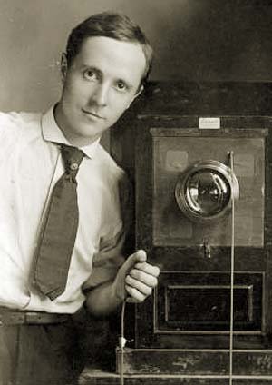 young-edward-weston-with-camera-weston-gallery.jpg