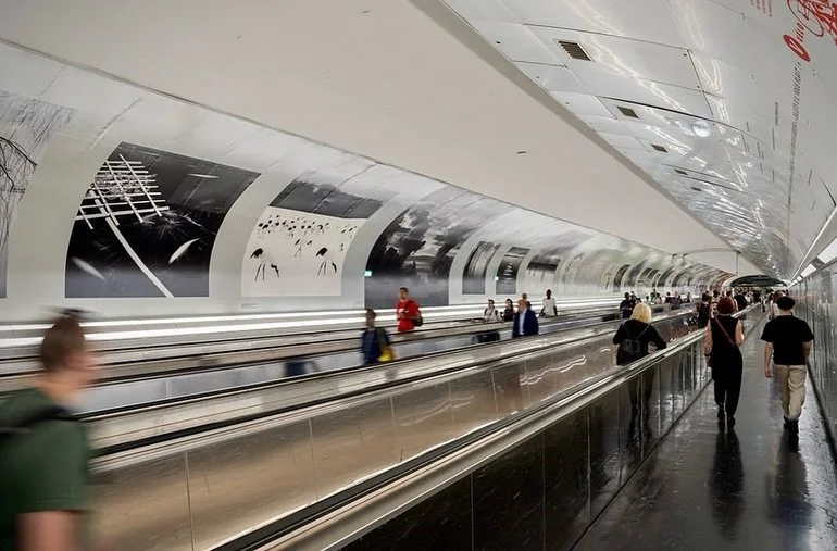Paris + Michael Kenna = summer highlight

Now through September 1 visit the Paris metro station of the Montparnasse - Bienven&uuml;e station between line 4, 6 and 13 to enjoy these 34, larger than life Michael Kenna works. Contact us for original sig