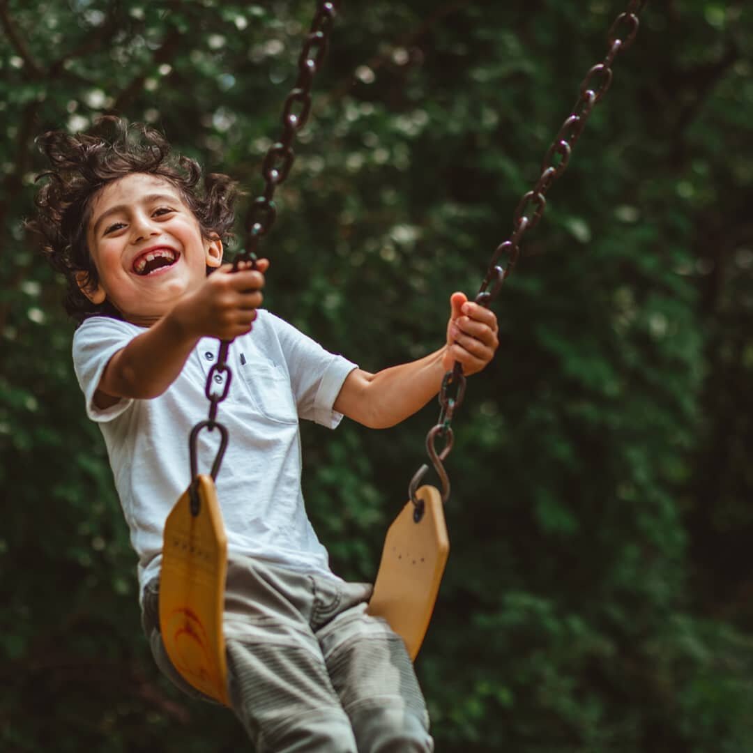 swinging as high as we can!
.
.
.
#summerdays #momwithcamera 
#bostonphotographer #familyphotography #bostonfamilyphotographer #familyphotshoot #makeportraits #loveauthentic #thehonestcapture #thefamilynarrative #lookslikefilmkids #candidchildhood #t