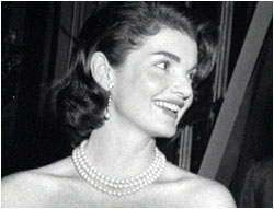 jackie-kennedy-in-pearls.jpeg
