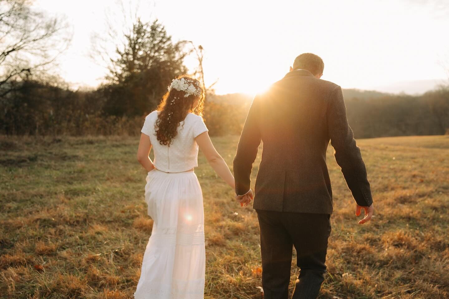 A few &ldquo;just married&rdquo; moments. From golden hour to blue hour 🌙