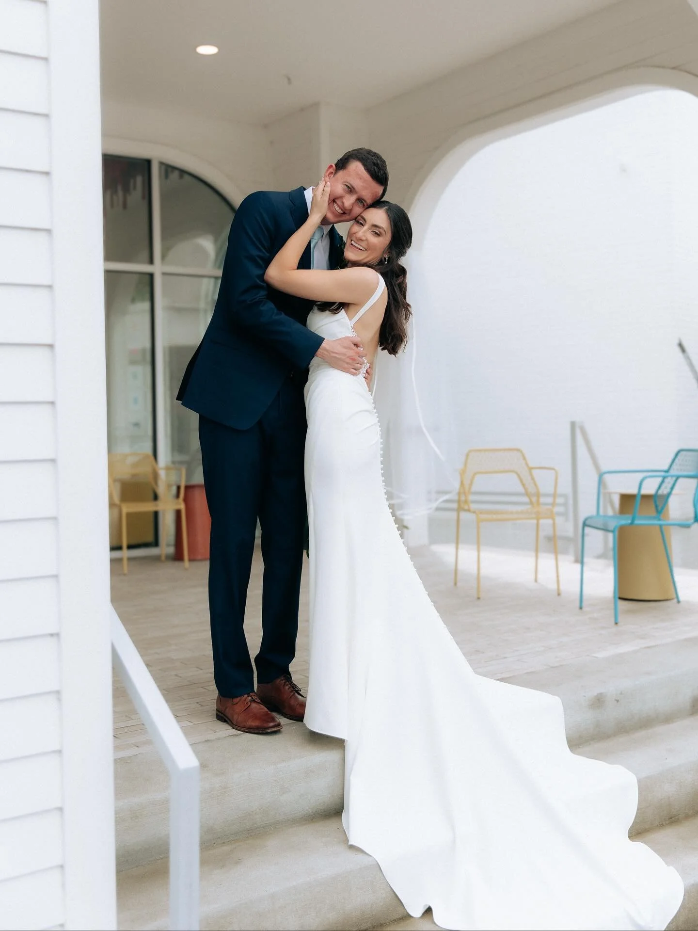 I love many things about @emersonhalltn but they selection of beautiful white staircases is a favorite 😍 

Planner @eleventenevents
Venue @emersonhalltn
HMUA @theagencyofbeauty